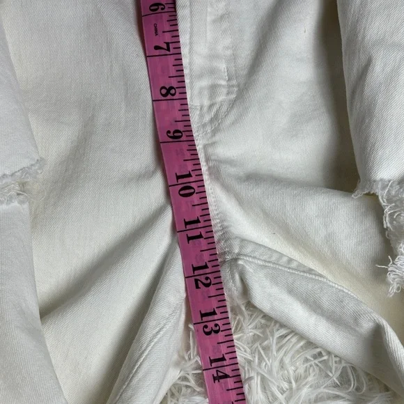 Madewell The Perfect Vintage Straight Jean in Tile White: Ripped-Knee Edition - Picture 9 of 9